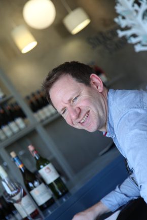 Dein Gastgeber der Online-Weinkurse: Weinakademiker Florian Boldt (DipWSET)